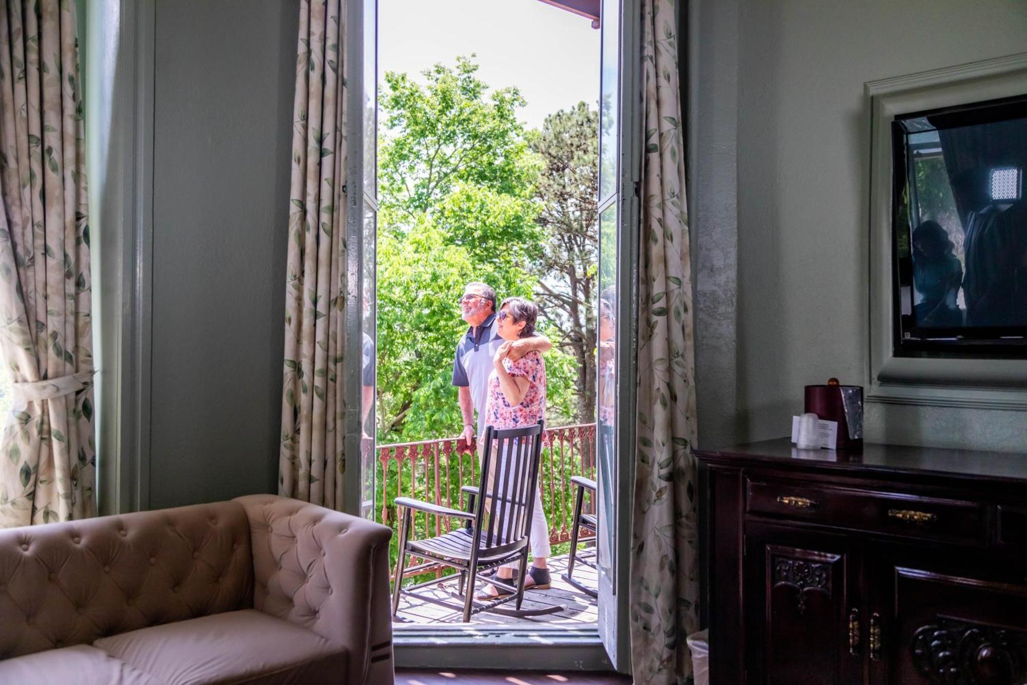1886 Crescent Hotel And Spa ยูเรกาสปริงส์ ภายนอก รูปภาพ