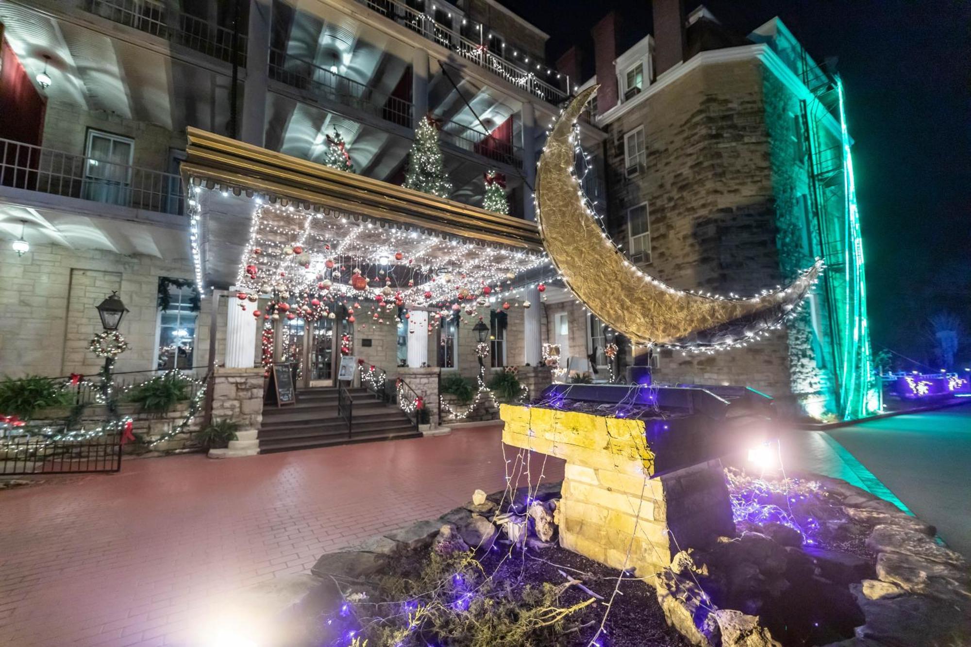 1886 Crescent Hotel And Spa ยูเรกาสปริงส์ ภายนอก รูปภาพ
